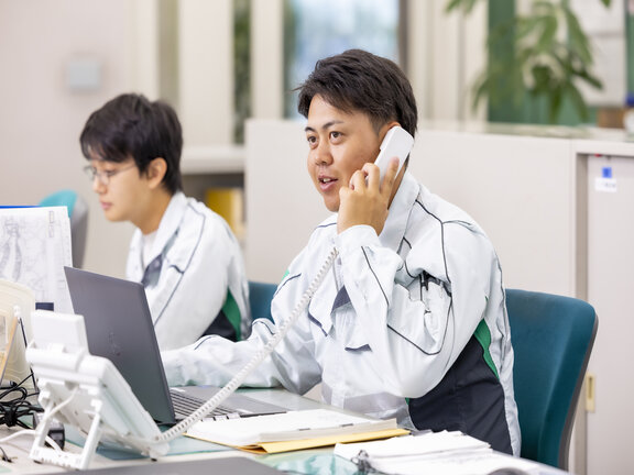 半田港運株式会社